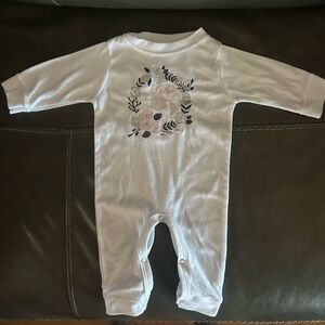 S embroidered onsie without foots. Easy diaper changing. Worn once. Size 0-3